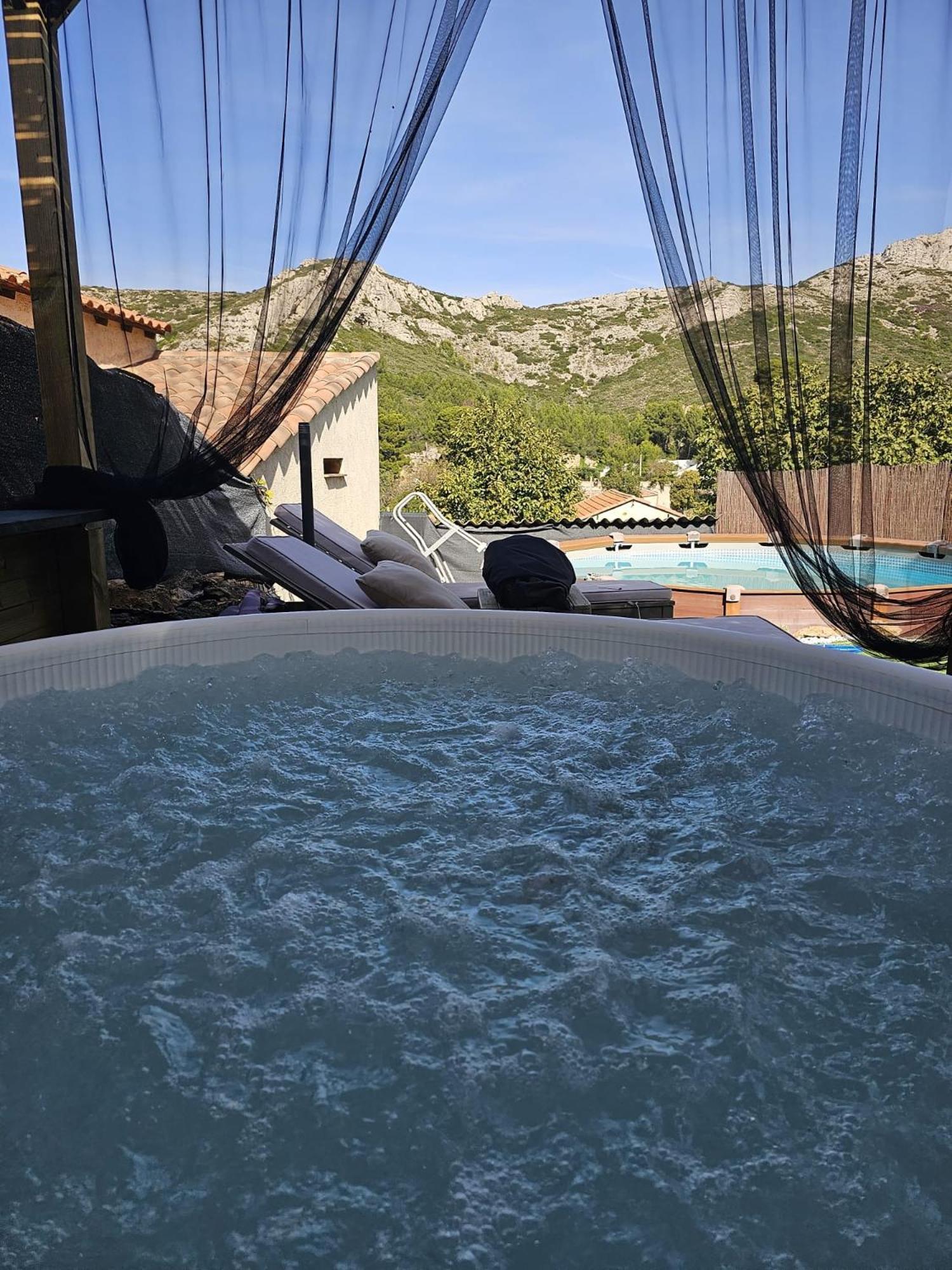 Le Nid Des Calanques Et Son Jacuzzi Apartment มาร์กเซย ภายนอก รูปภาพ